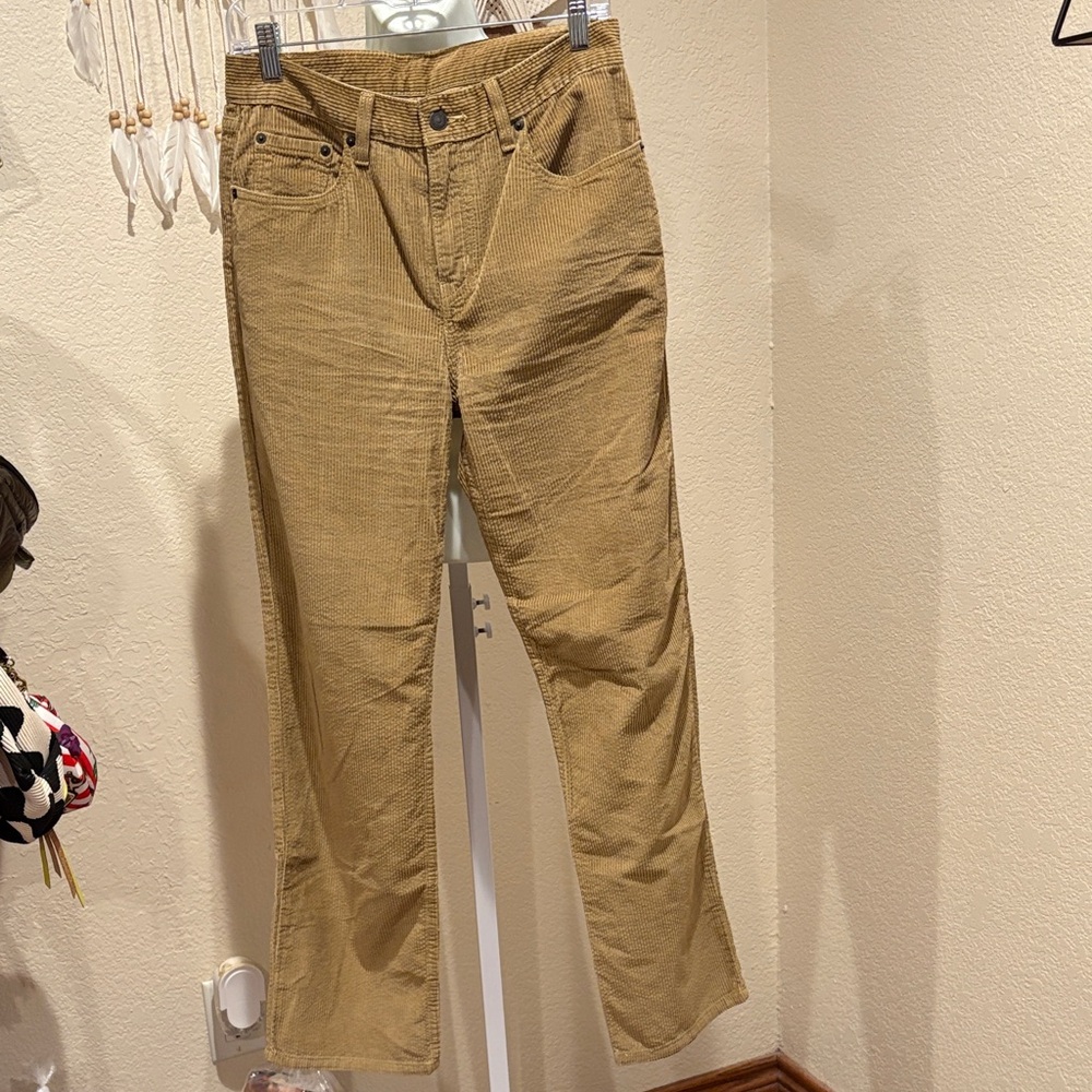 Levi’s Corduroy Low Pro New Without Tags/Never Worn